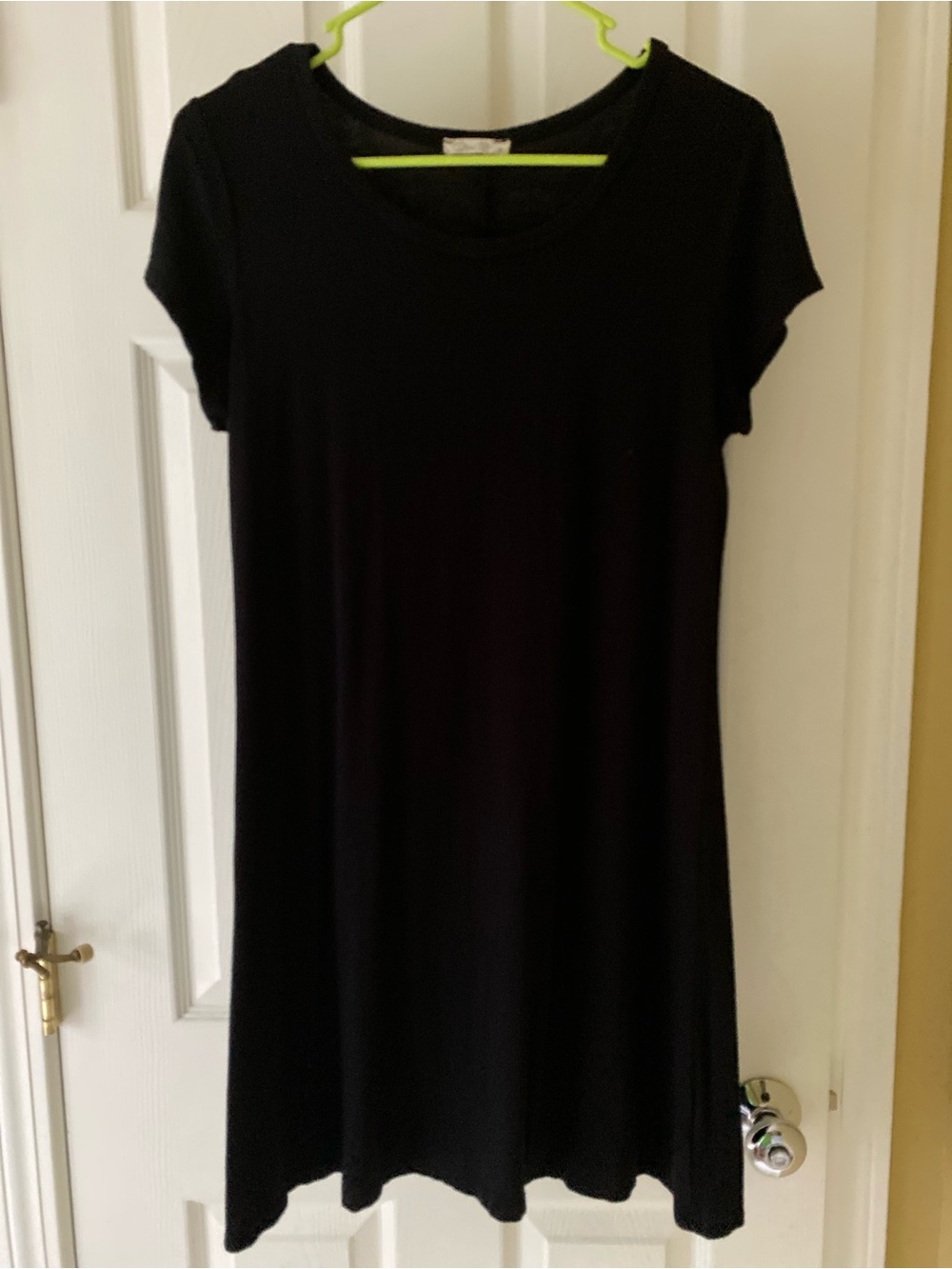 Women’s Black Short-Sleeve Swing Dress (Size S)